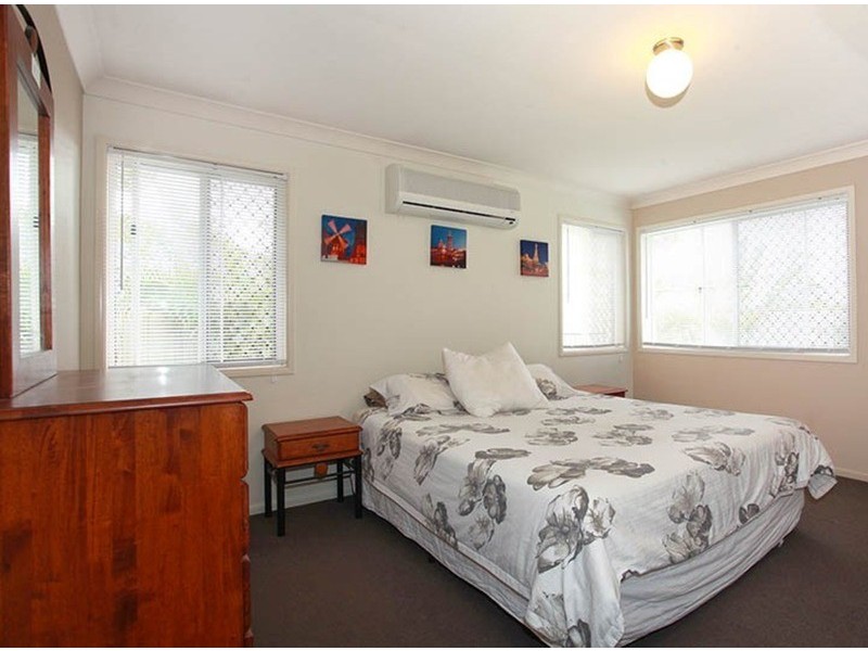 122 Crestwood Drive, Molendinar QLD 4214