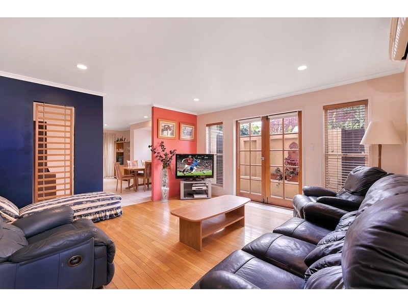 2/93 Eugaree Street, Southport QLD 4215