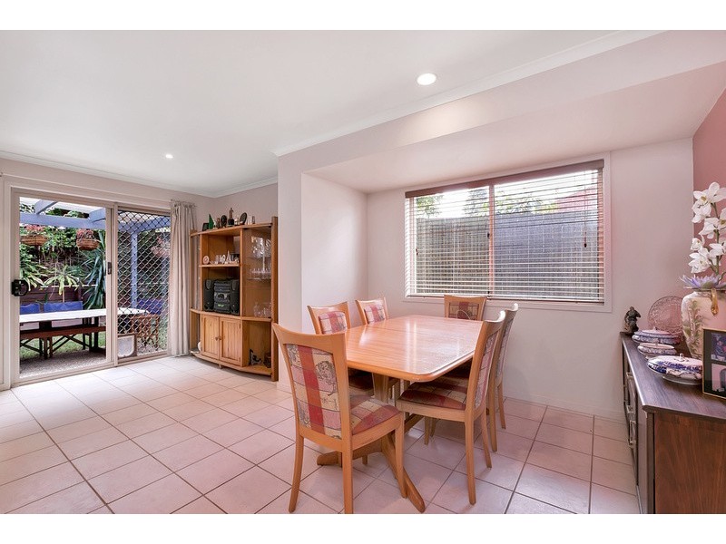 2/93 Eugaree Street, Southport QLD 4215