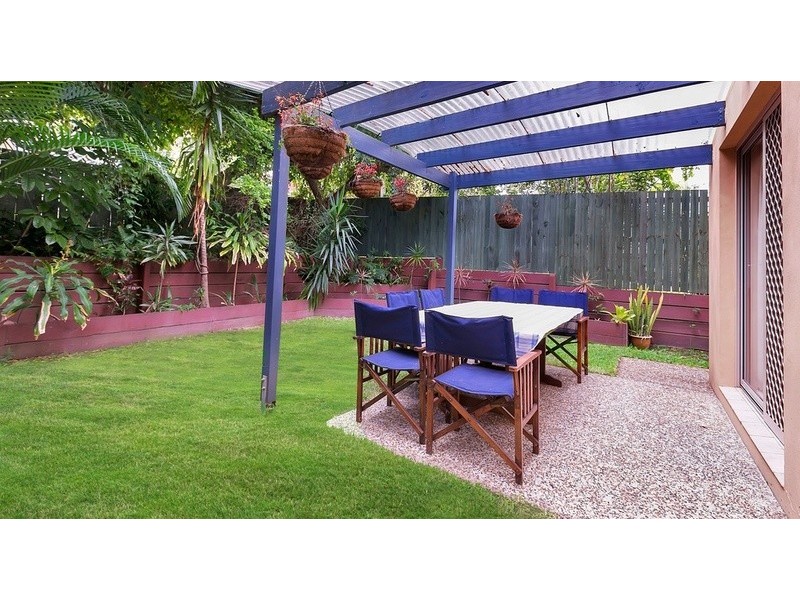 2/93 Eugaree Street, Southport QLD 4215