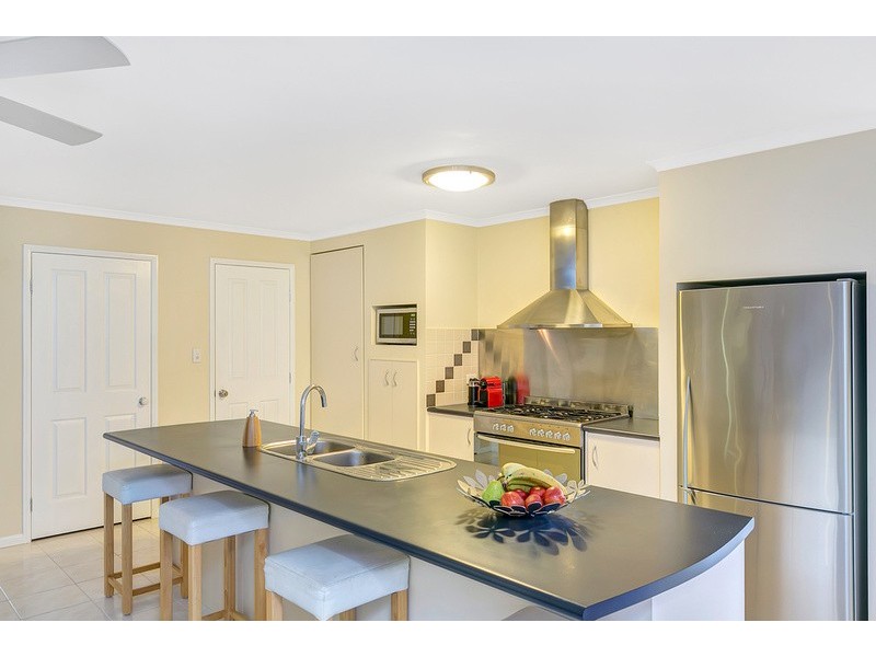 16 Zane Street, Molendinar QLD 4214
