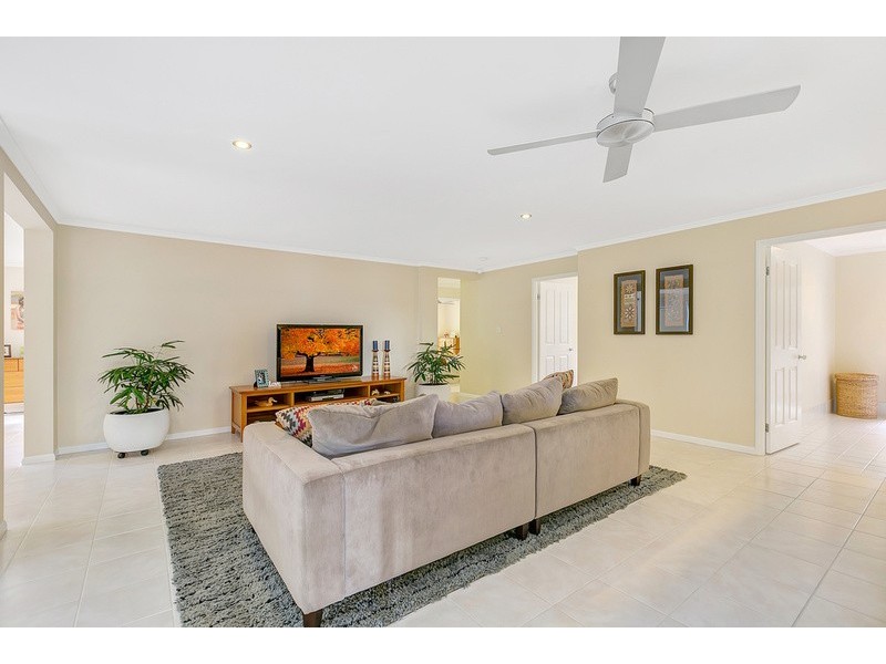 16 Zane Street, Molendinar QLD 4214