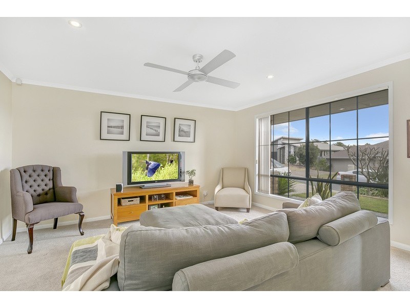 16 Zane Street, Molendinar QLD 4214