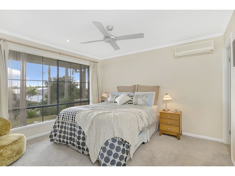 16 Zane Street, Molendinar QLD 4214