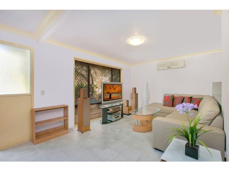 8/202 Central Street, Labrador QLD 4215