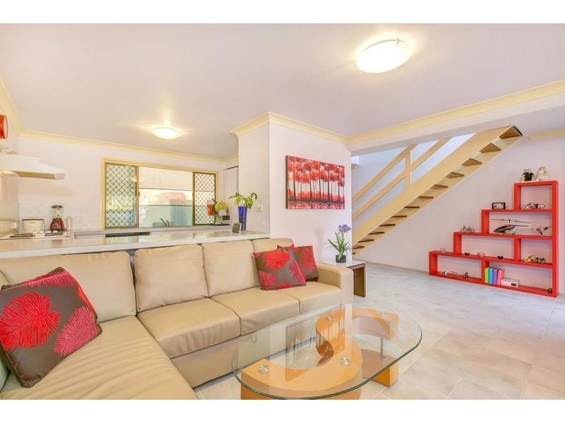 8/202 Central Street, Labrador QLD 4215