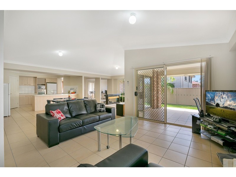 115 Crestwood Drive, Molendinar QLD 4214