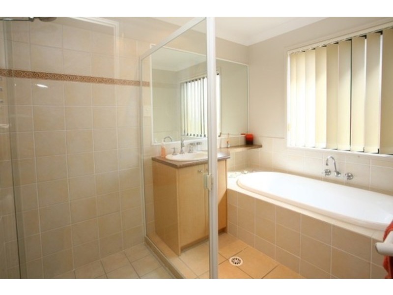 95 Highcrest Cct, Molendinar QLD 4214