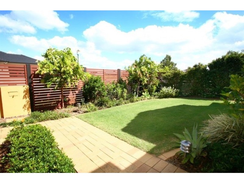 95 Highcrest Cct, Molendinar QLD 4214