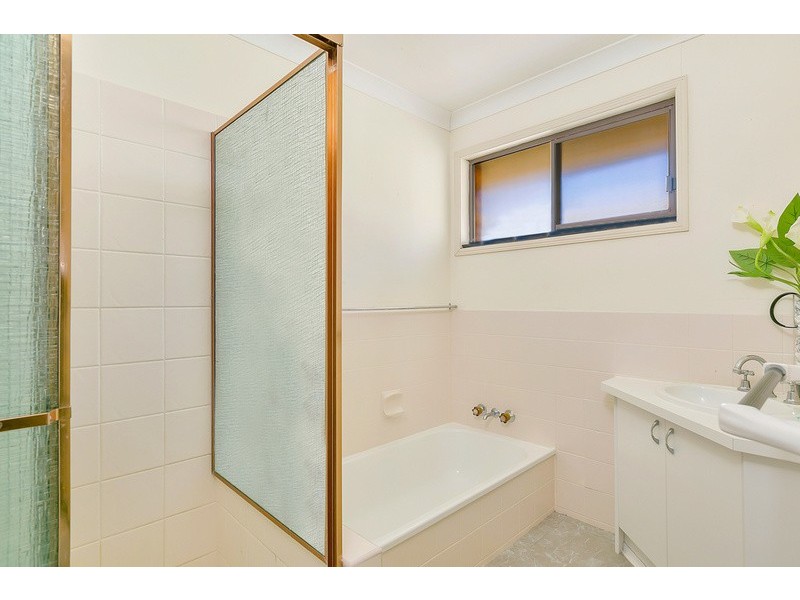 16 Mingaletta Drive, Ashmore QLD 4214