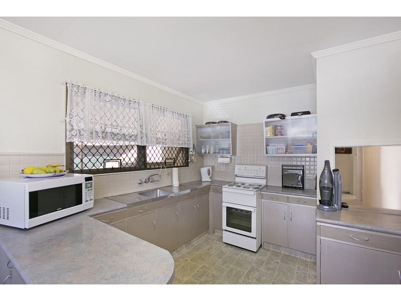 5 Brookside Road, Labrador QLD 4215