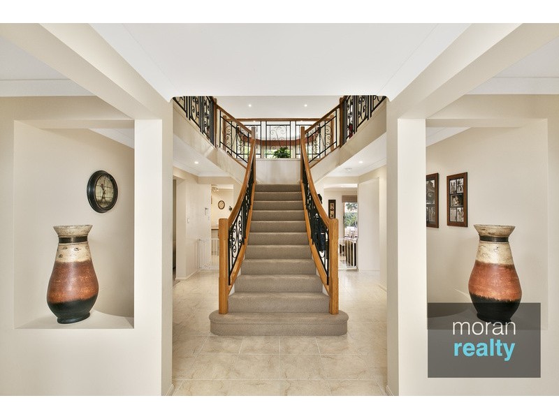 193 Crestwood Drive, Molendinar QLD 4214