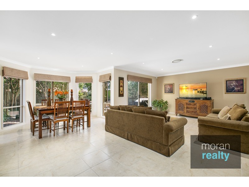 193 Crestwood Drive, Molendinar QLD 4214