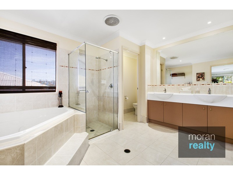 193 Crestwood Drive, Molendinar QLD 4214