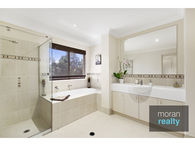 193 Crestwood Drive, Molendinar QLD 4214