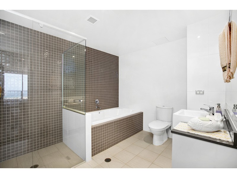2904/4 Como Crescent, Southport QLD 4215