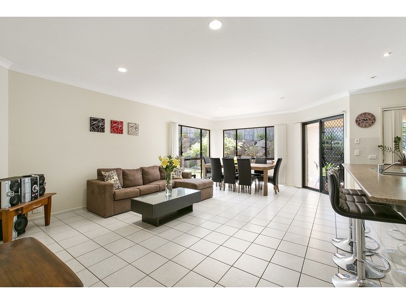 6 Lillywood Circuit, Molendinar QLD 4214