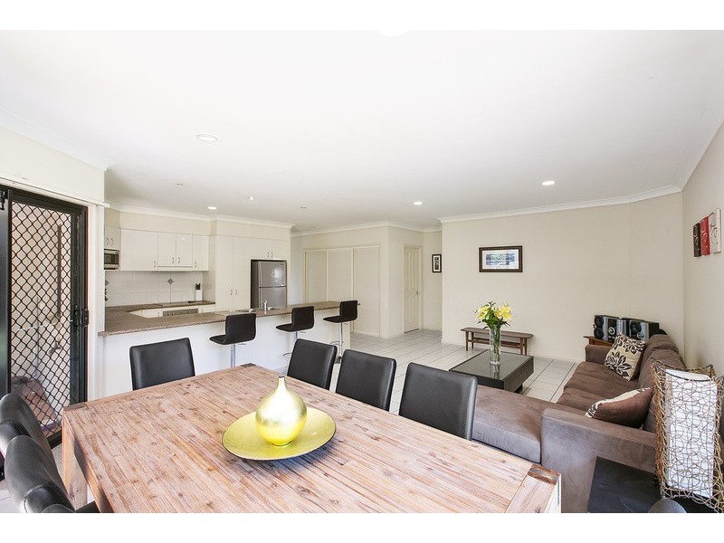 6 Lillywood Circuit, Molendinar QLD 4214