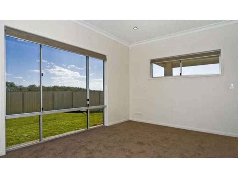 49 Zane Street, Molendinar QLD 4214