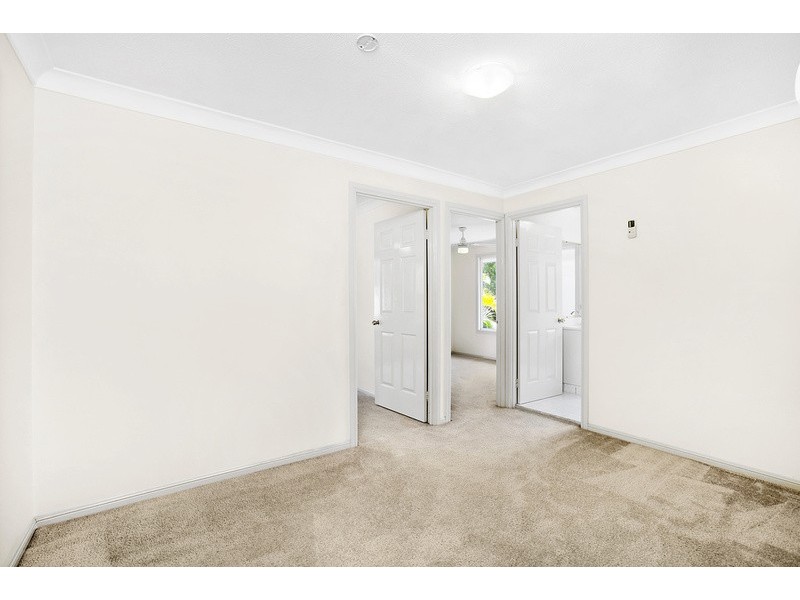 1/143 Cotlew Street, Ashmore QLD 4214