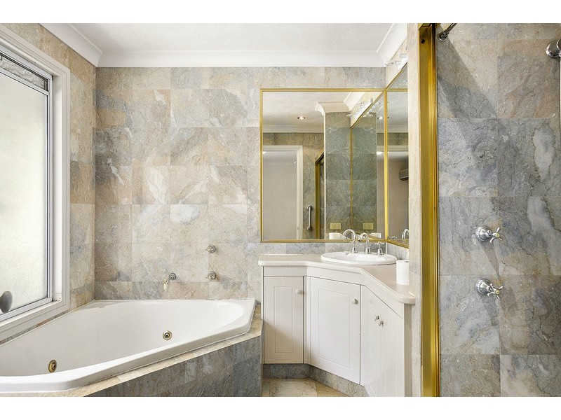 1/143 Cotlew Street, Ashmore QLD 4214