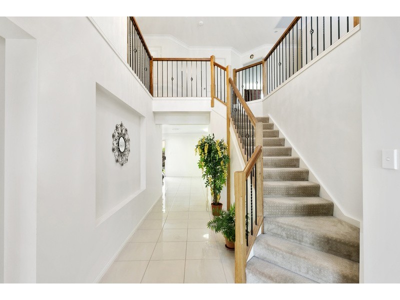 113 Crestwood Drive, Molendinar QLD 4214