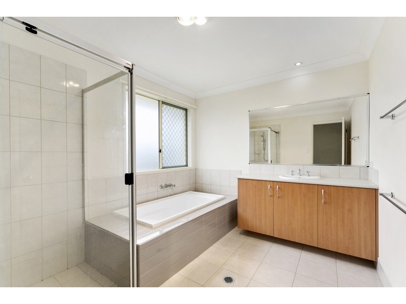 113 Crestwood Drive, Molendinar QLD 4214