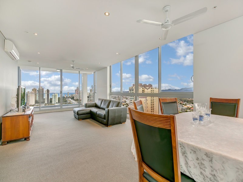 4 Como Crescent, Southport QLD 4215