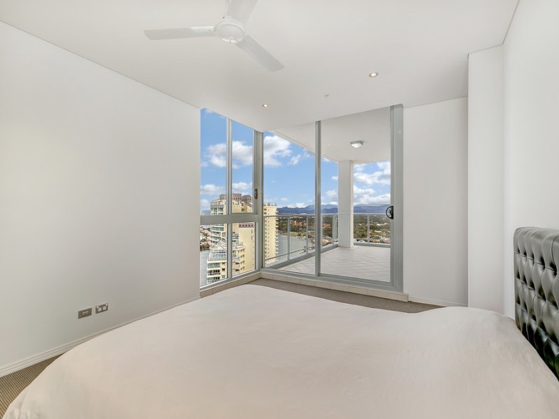 4 Como Crescent, Southport QLD 4215