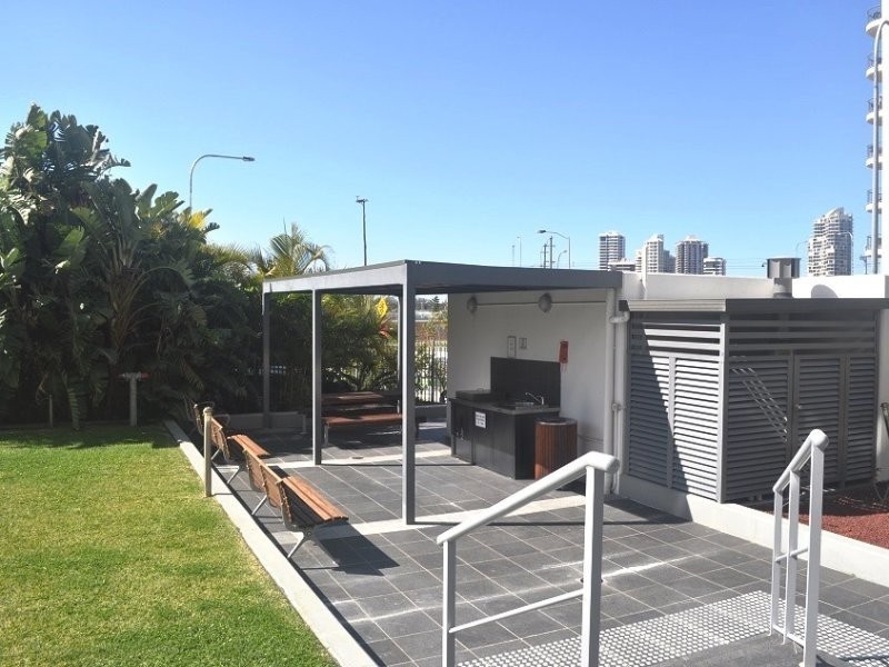 4 Como Crescent, Southport QLD 4215