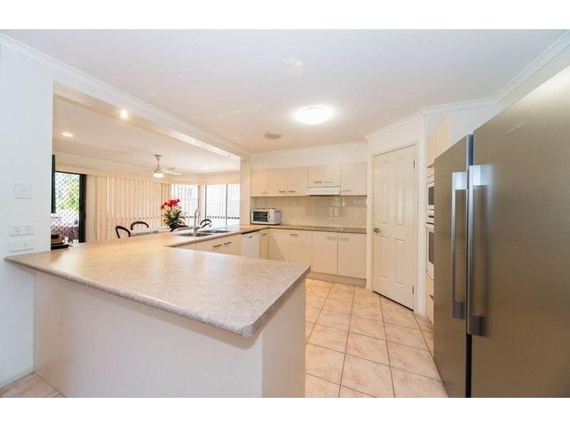 4 West Mountain Court, Parkwood QLD 4214