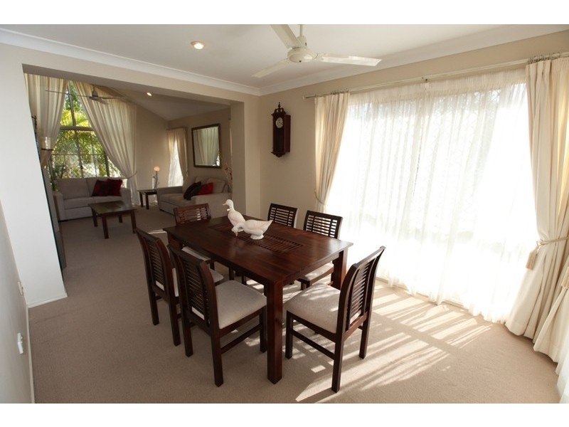 2 Redgum Place, Molendinar QLD 4214