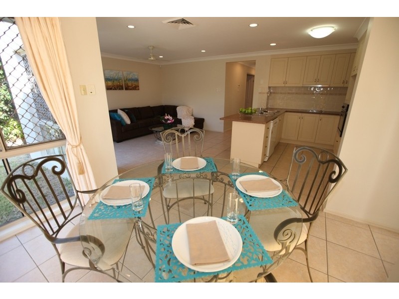 2 Redgum Place, Molendinar QLD 4214