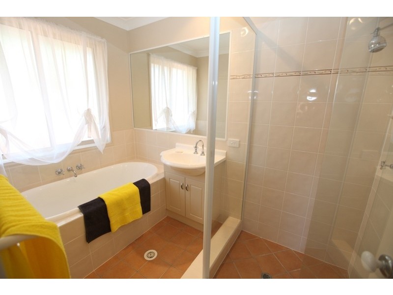 2 Redgum Place, Molendinar QLD 4214