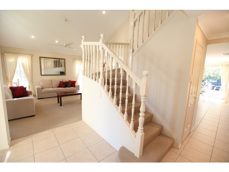 2 Redgum Place, Molendinar QLD 4214