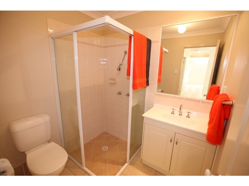 2 Redgum Place, Molendinar QLD 4214