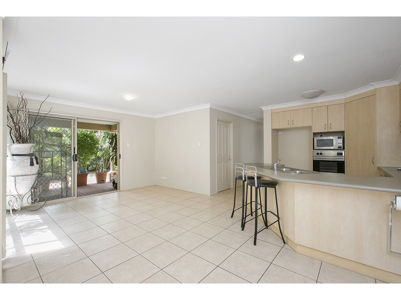 16 Oakridge Place, Molendinar QLD 4214