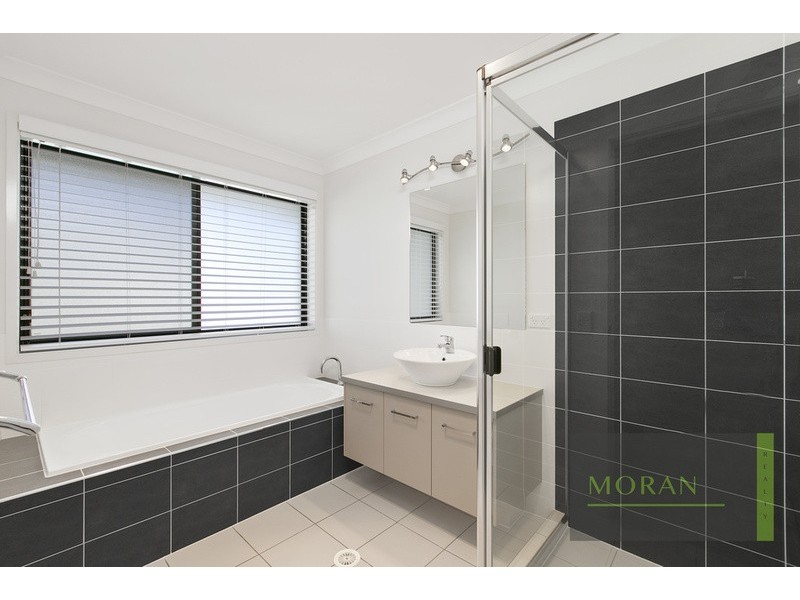 9 Viewridge Way, Molendinar QLD 4214
