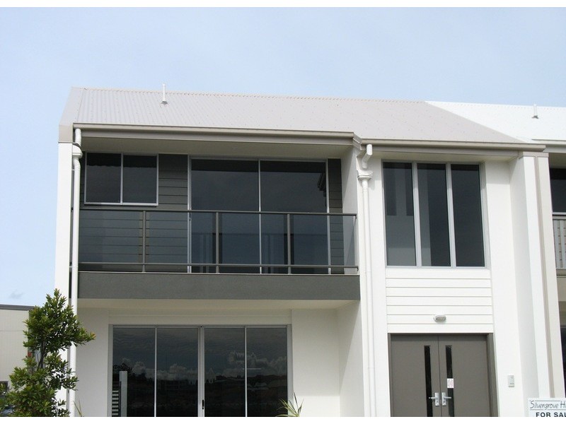 16 South Bay Drive, Varsity Lakes QLD 4227