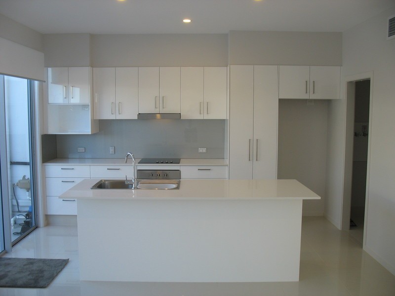 16 South Bay Drive, Varsity Lakes QLD 4227