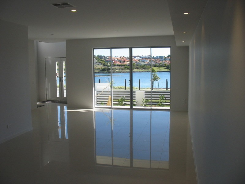 16 South Bay Drive, Varsity Lakes QLD 4227