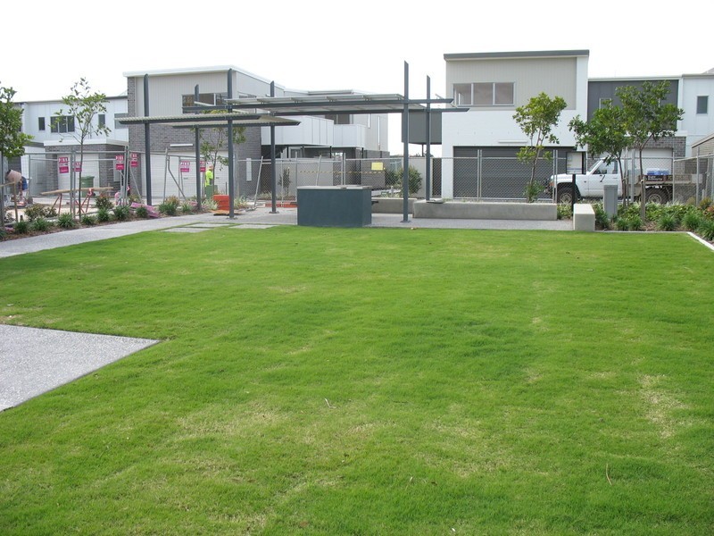 16 South Bay Drive, Varsity Lakes QLD 4227