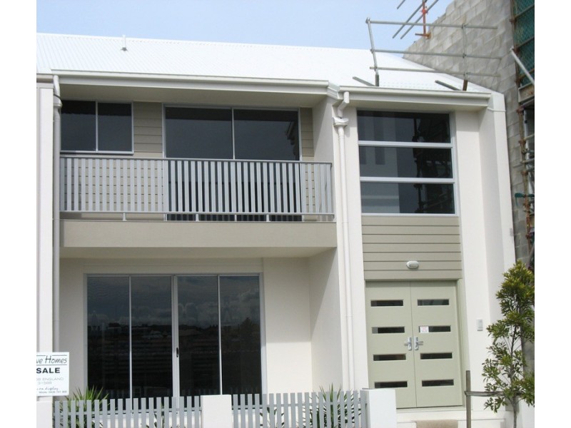 16 South Bay Drive, Varsity Lakes QLD 4227