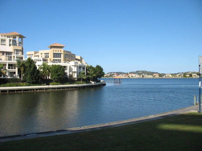 16 South Bay Drive, Varsity Lakes QLD 4227