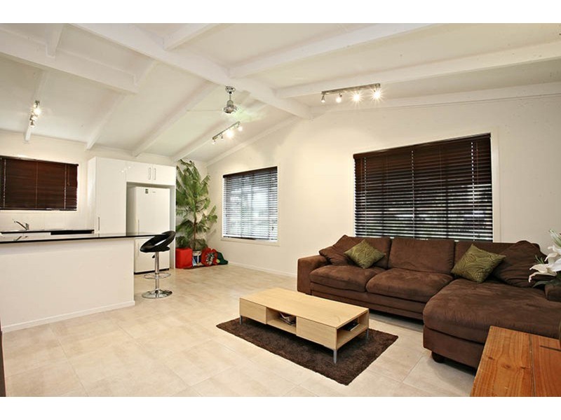 4 Wattle Street, Varsity Lakes QLD 4227