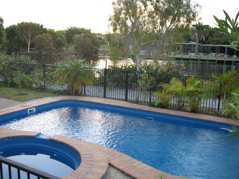 1 Nypa Close, Robina QLD 4226