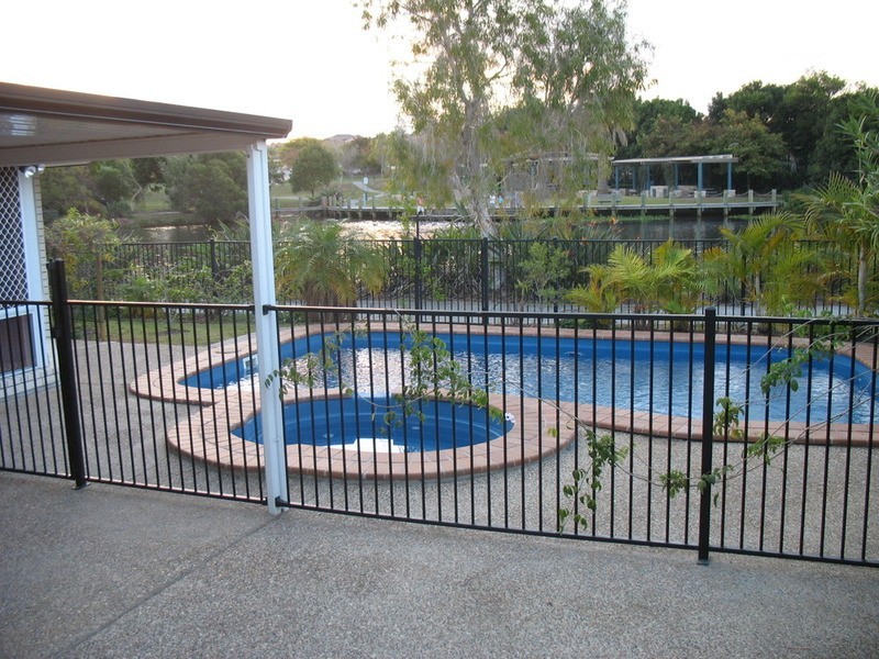1 Nypa Close, Robina QLD 4226