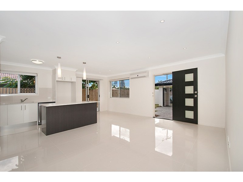 93 Vatakoula Parade, Mermaid Waters QLD 4218