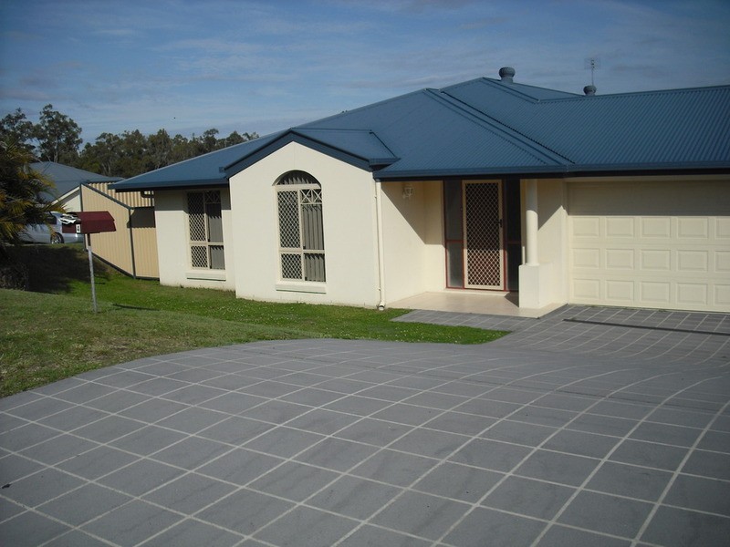 4 Zane Street, Molendinar QLD 4214