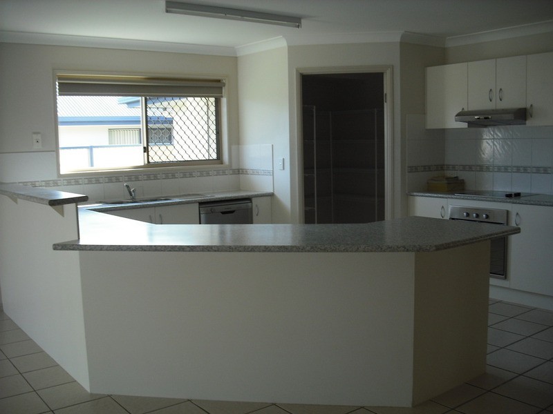 4 Zane Street, Molendinar QLD 4214